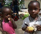 snacking on roasted corn 001